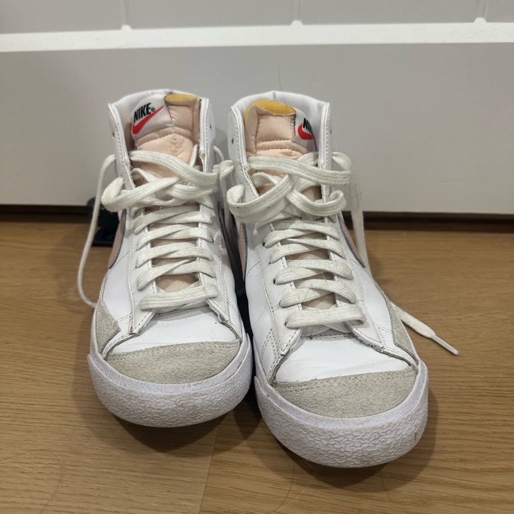 Nike Women’s Mid ‘77 Vintage Blazers